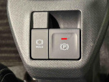 指先だけで簡単に操作が可能な電動パーキングブレーキを採用。「HOLD」スイッチを押すと、渋滞や信号待ちなどでブレーキペダルから足を離しても、ブレーキを保持するので安心です