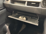専門業者にて内外装のクリーニングを実施しております!