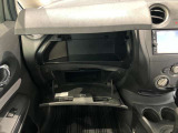 車検証入れになどにも使える便利な収納BOXあります。