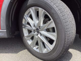 純正19インチアルミホイールでスタイルバッチリ!225/55R19タイヤです