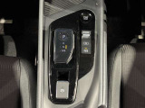 前後のみの動きで操作しやすい新デザインの電制シフト☆