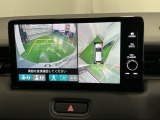 バックギアに入れますとご覧のような画像に自動的に切り替わります。車庫入れ時に役立ちます。