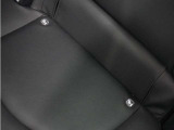 ◆ISOFIX◆シートベルトいらずでチャイルドシートと固定金具を連結するだけでガッチリ固定できます。