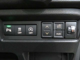 後退時ブレーキサポートを搭載しています。バック時にも衝突被害軽減ブレーキが作動、ブザーと表示で障害物への接近をお知らせします。