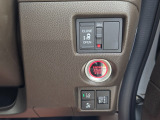 運転席からスイッチ1つでスライドドアを操作でき、荷物を持った方やお子様お年寄りの乗降りがとても楽になります♪