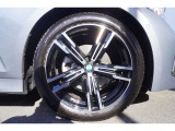 BMW承認の純正タイヤを装備しております☆お問合せ(無料ダイヤル)0078-6002-613077迄お待ちしております。大阪府吹田市芳野町5-55 毎水曜、第二・第三火曜日定休 営業時間10:00〜18:00