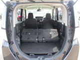 2列目を倒すことでご覧の様に更にカーゴスペースが広がります♪荷物が増えた時は重宝しますね!