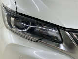 LEDヘッドライトです。デザイン性がよくとても明るいので、夜間の走行や悪天候でも安心です。