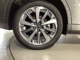 タイヤサイズは235/50R20となります。