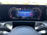 【計器類】人間工学を追及して設計された計器類は、全てのモデルに共通の思想をもとに設計されています。昼夜を問わず見やすく確認しやすいため、安全に運転できます。