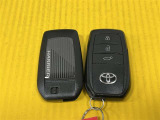 スマートキーはかばんやポケットに入れておけば、ドアのロックアンロックやエンジンの始動が出来ます!