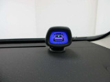 バンパーに取り付けられた4個の超音波センサーで障害物との距離を検知し、ドライバーに知らせるコーナーセンサーを装備。