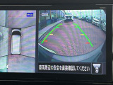 アラウンドビューモニターまるで車を真上から映したような映像で、前後左右の感覚が分かります♪車庫入れや駐車時に大活躍の機能です。