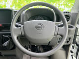 しっかりとした握り心地のステアリングホイール。長距離運転でも疲れにくく、快適なドライブをサポートします。操作系の配置も工夫されており、ドライバーにとって使いやすい設計です。
