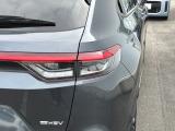 特徴的なデザインで後方からの確認しやすいLEDリアコンビネーションランプ