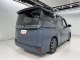 広々とした車内空間に優れた燃費性能。更にデザインも上質で人気のお車です!