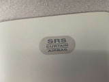 前席には、SRSカーテンエアバックを装備しています。