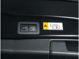 パワーバックドア装備!リヤゲートのスイッチを押すだけでバックドアが閉まります!運転席周りからも開閉の操作ができます♪