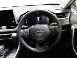各操作スイッチなどもハンドルから手を放すことなく操作可能で安全運転に支援いたします!