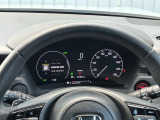 マルチインフォメーションディスプレイです。燃費や走行距離が分かり、半ドアなど車に異常がある際に警告してくれます。車に乗る楽しみが増えますね。