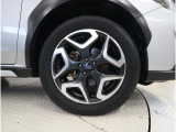 純正18インチアルミホイール装備・タイヤサイズ225/55R18