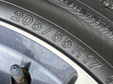 タイヤサイズは205/55R17