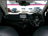 開放的で周囲が広く見渡せる運転席は車両の感覚がつかみやすくて安心安全です♪
