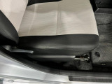 痛みの出やすい運転席シートの角、フロアマット、座面、ともに良好です