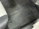 足元周り、フロアマットも、しっかり洗浄しております。