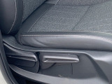 ■ハイトアジャスター■リクライニングだけでなく座席の高さも調整できるので運転のしやすい姿勢を微調整できるので長い運転でも疲れにくいですよ!ご自身にあったドライビングポジションで運転しましょう