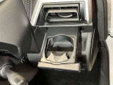 運転席側のカップホルダーです