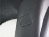 【サイドカーテンエアバッグ】サイドカーテンエアバッグで頭部を保護します。