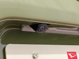 【バックカメラ】 対応モニターを装着することで、駐車時に車両後方の様子を見ることができます。