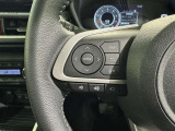 隣車線を走る車両をレーダーで検知し、ドアミラーでは確認しにくい後側方エリアに存在する車両に加え、急接近してくる車両も検知します。車両を検知するとドアミラーに搭載されたLEDインジケーターが点灯します。