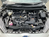 静粛性に優れた快適空間と静かな走りを実現。さらにEVモードではモーターのみでの走行でエンジン音や振動を感じさせない走りが楽しめます。