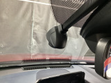 【別途SDカードの購入が必要です。また社外品は保証対象外となります。】運転中の映像・音声などを記録して、交通事故やトラブルが起きた時の正確な状況把握に役立つドライブレコーダーが装着済。