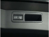 パワーバックドア装備!リヤゲートのスイッチを押すだけでバックドアが閉まります!運転席周りからも開閉の操作ができます♪