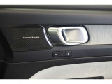運転席シート位置が2名分メモリーできます。