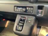 電子制御パーキングブレーキは指一本で簡単操作!!