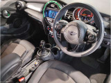 MINIは様々なオリジナルを作ることのできるお車です。専用のシートカバーも作成可能で御座いますので、ご希望の仕様など御座いましたらご相談くださいませ。きっとご希望のシートカバーの作成が可能です。