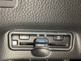 ハンドルの左下にETCがついています。高速道路の料金所の通過も楽々です。カードの取り出しもしやすい場所についています。