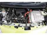 e-POWERは、エンジンを発電専用にしています。燃費に悪影響を与える作動領域を使用しない分、エンジンの作動時間を短縮。市街地から高速道路まで、あらゆる走りのシーンで優れた燃費性能を発揮します。
