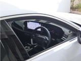 内装はシンプルに使い勝手を考え作られています。お車を運転する感覚をダイレクトに体感して頂けます。室内も広くロングドライブにも快適にお過ごしいただけます。