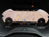 重厚感と安定感があり、同時にダイナミックさも備えるAudiの走り。機能やデザインが革新的なメーター。