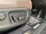 パワーシート搭載。微妙な調整が手軽にでき、ピッタリのポジションで運転することが可能です。