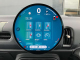 円形有機ELセンターディスプレイ、ミュージックサーバー、Bluetooth、ハンズフリーフォン付。
