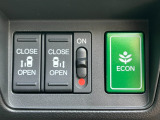 両側電動スライドドア装備!運転席よりボタン一つで開閉可能です。