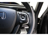Hondaセンシングの機能のひとつ、アダプティブクルーズコントロール付!アクセルから足を離しても設定したスピードと前車との車間を保ち走行してくれます!車線維持もアシスト☆高速道路で疲労軽減ですね☆
