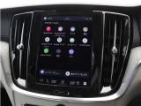 Google搭載のボルボなら、車内にいながら多彩なデジタルライフをお楽しみいただけます。Google Playから必要なアプリをダウンロードして、有意義な移動時間を楽しみましょう。