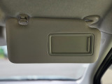 運転席の日よけにはミラーが完備されてます♪